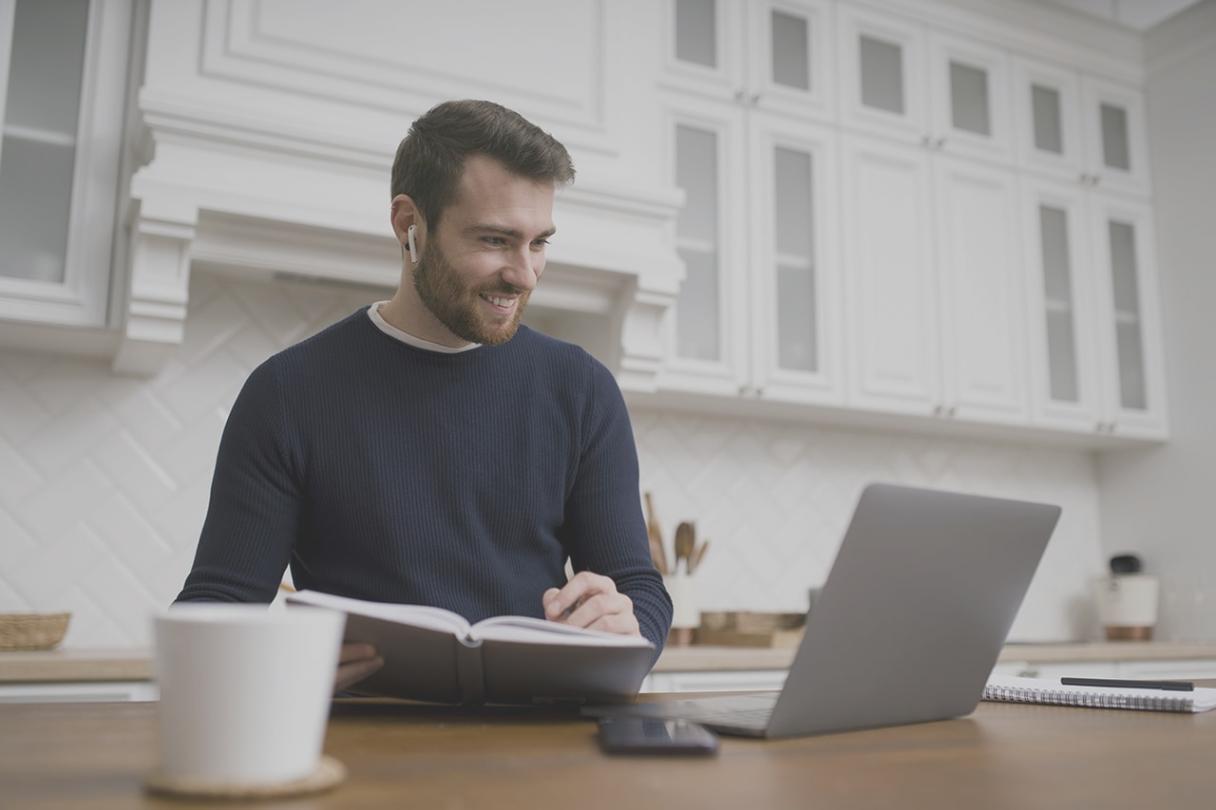 Pessoas a aprender gestão financeira com orçamento base zero